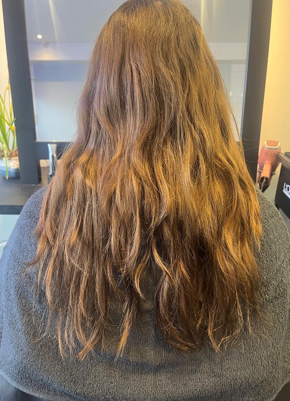 Lang golvend haar van achteren, in de salon